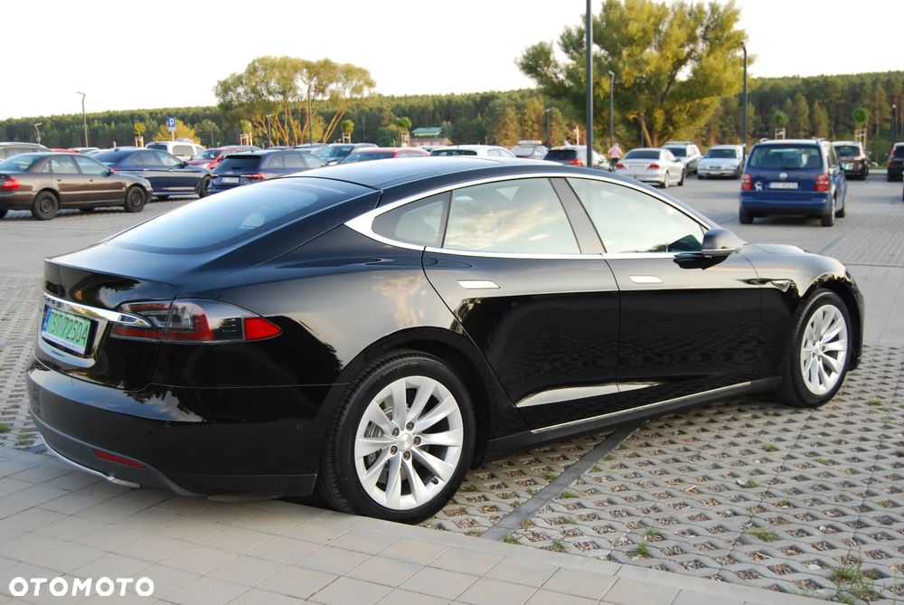 Tesla Model S - 5
