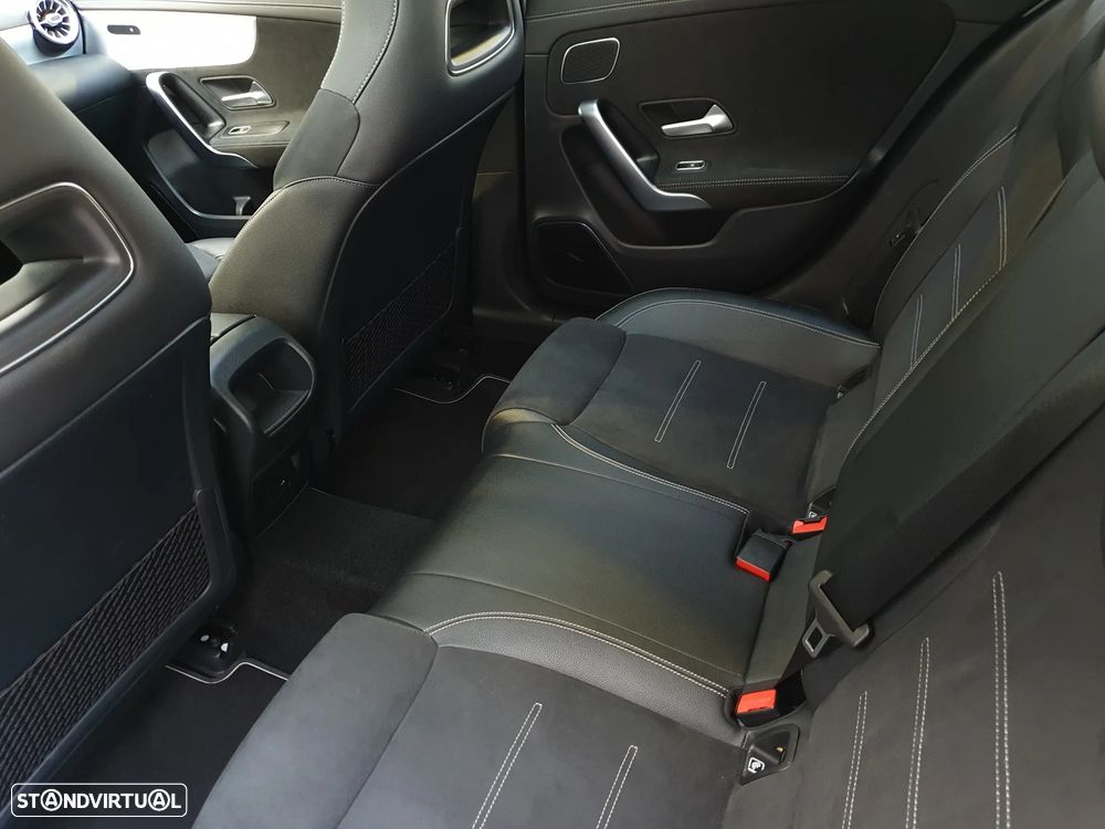 Mercedes-Benz A 250 e AMG Line - 29