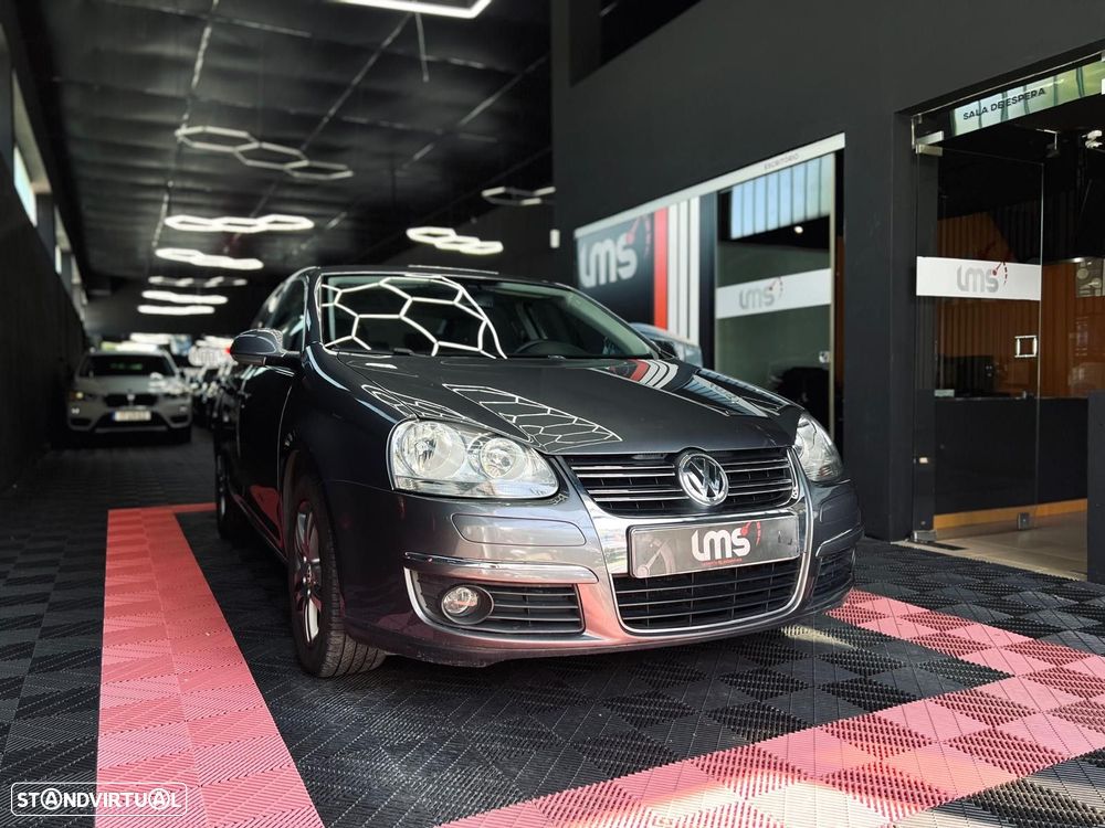 VW Jetta 2.0 TDI Highline - 5