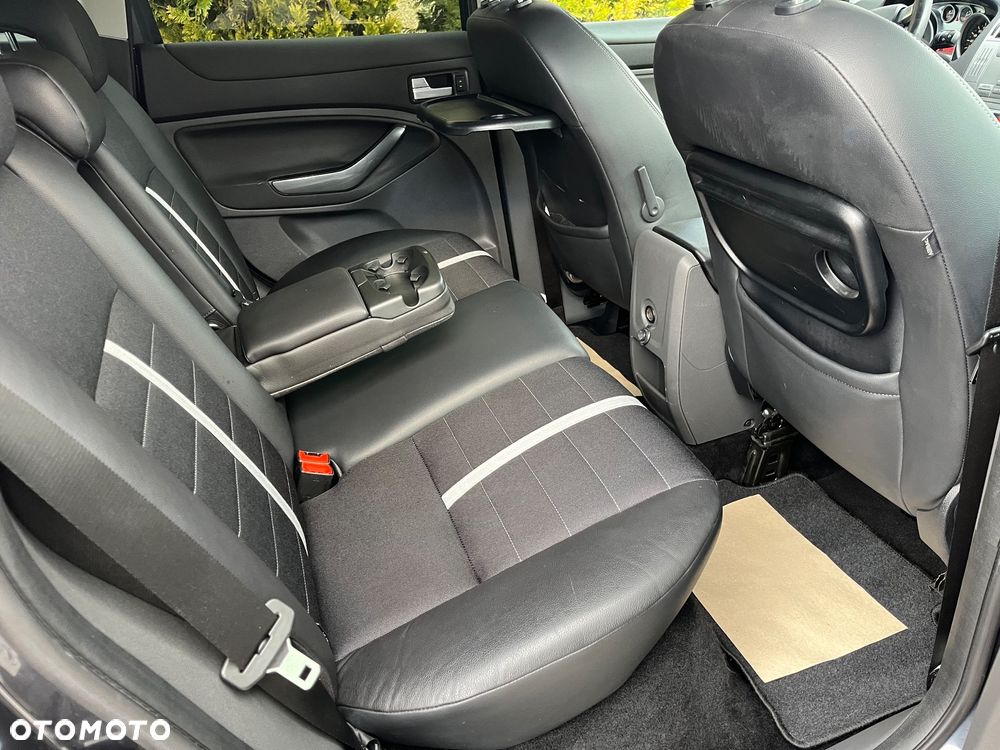 Ford Kuga 2.0 TDCi 2x4 Titanium - 18