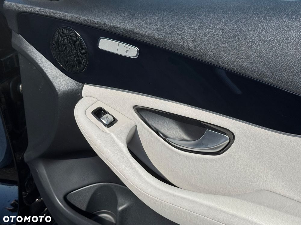 Mercedes-Benz Klasa C 220 d 4-Matic 9G-TRONIC - 16