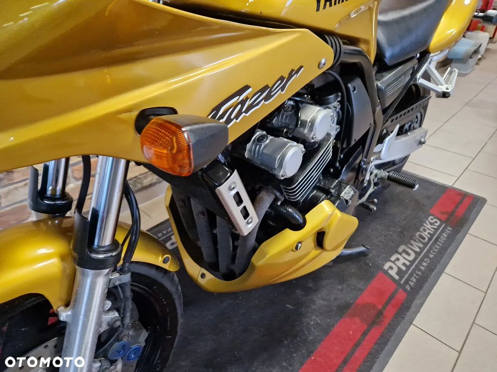 Yamaha FZS - 17