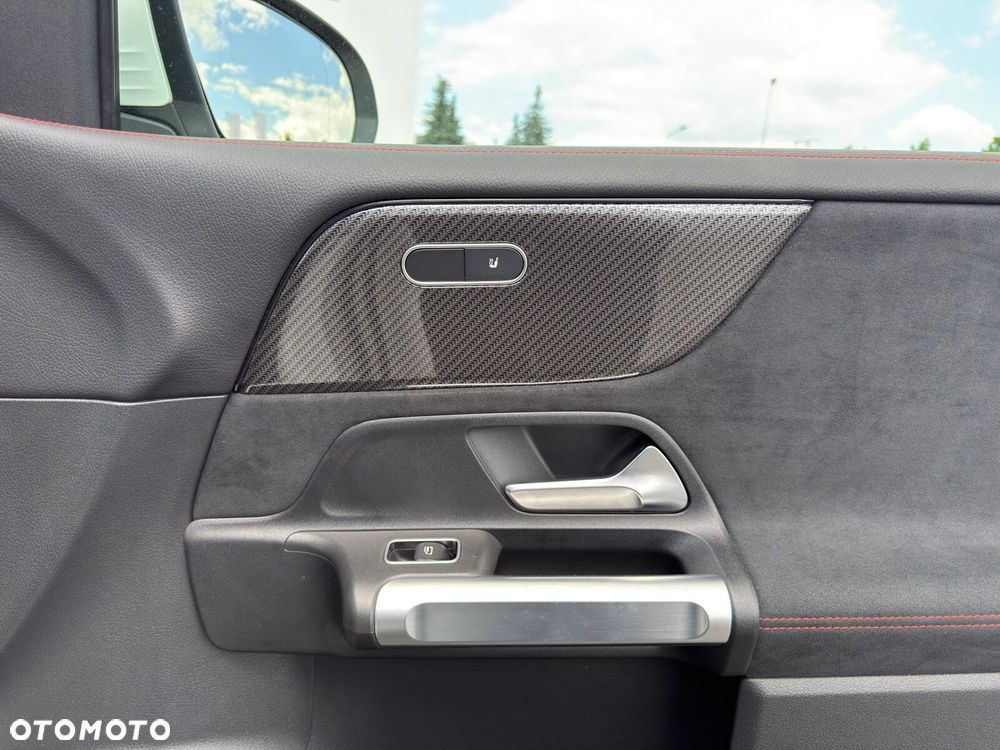 Mercedes-Benz GLB 200 AMG Line 7G-DCT - 25