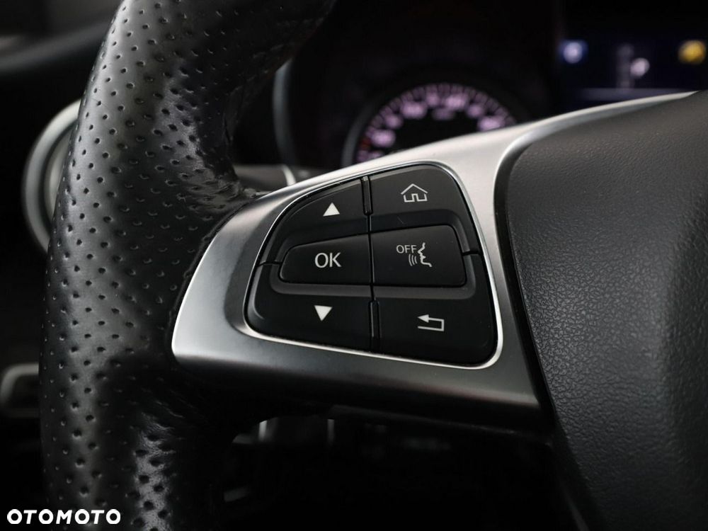 Mercedes-Benz Klasa C 200 9G-TRONIC AMG Line - 31