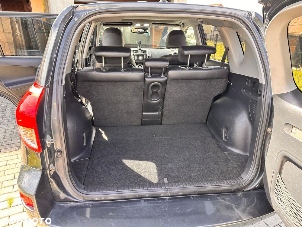 Toyota RAV4 2.2 D-4D X - 8