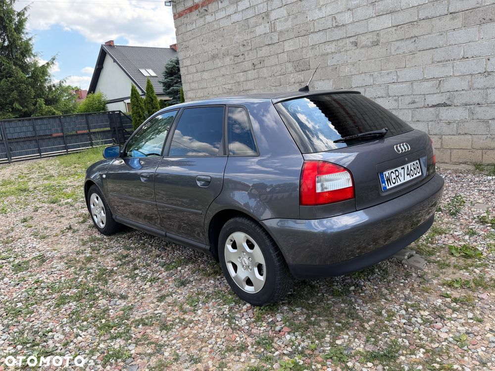 Audi A3 Sportback 1.8 Attraction - 3