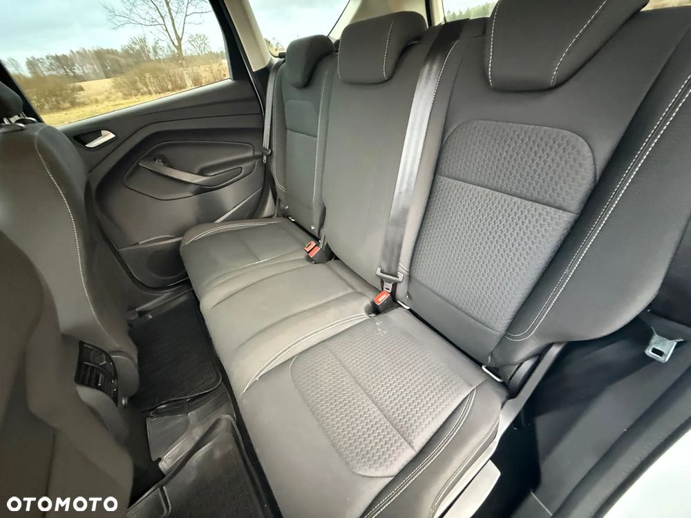 Ford Kuga 1.5 EcoBoost 2x4 Trend - 16