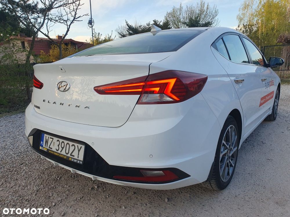 Hyundai Elantra 1.6 Comfort Premiere - 3