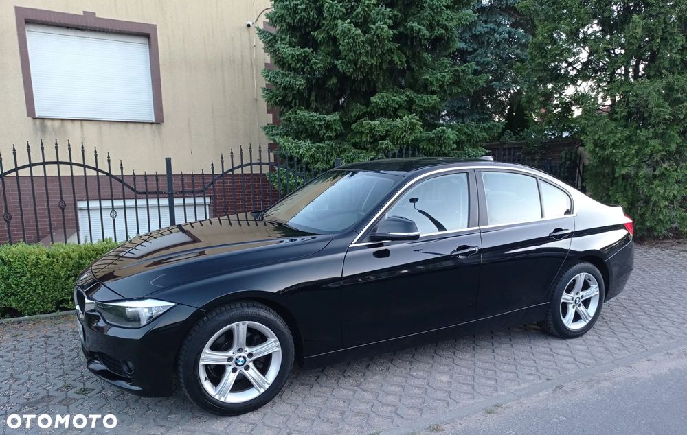 BMW Seria 3 318d DPF Edition Sport - 23