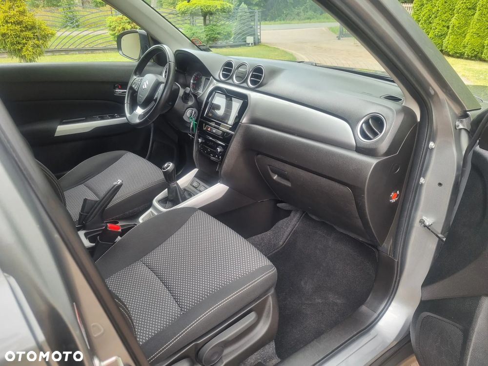 Suzuki Vitara 1.6 Comfort 2WD - 24