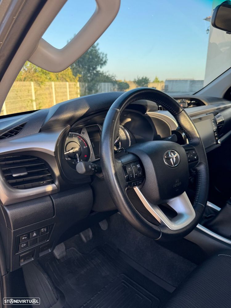Toyota Hilux 2.4 D-4D 4WD Trial - 7