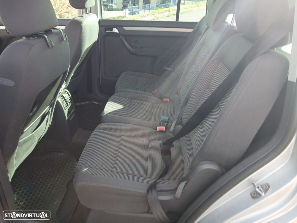 VW Touran 2.0 TDI Trendline 7L - 12