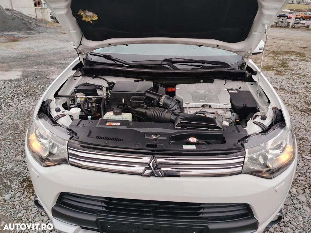 Mitsubishi Outlander 2.0 4WD Top - 5