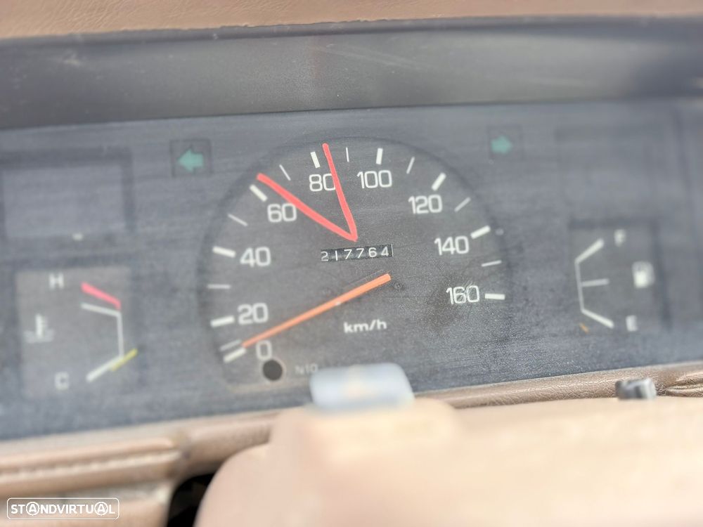 Toyota Hilux 2.4 D LN56L - 9