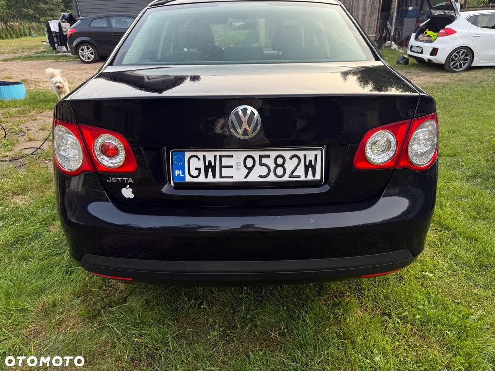 Volkswagen Jetta 1.6 Comfortline - 4