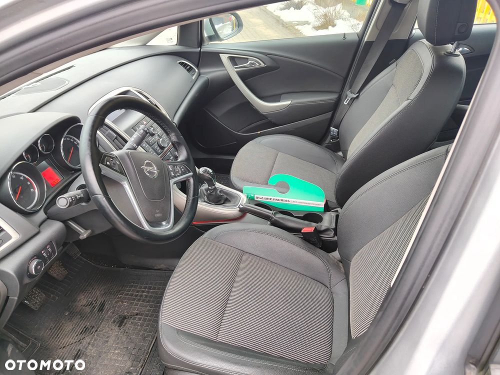Opel Astra ver-1-4-sports-tourer - 12