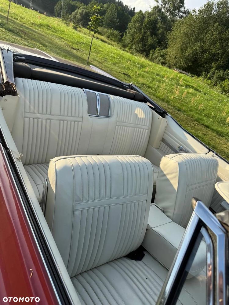 Oldsmobile Delta 88 - 16