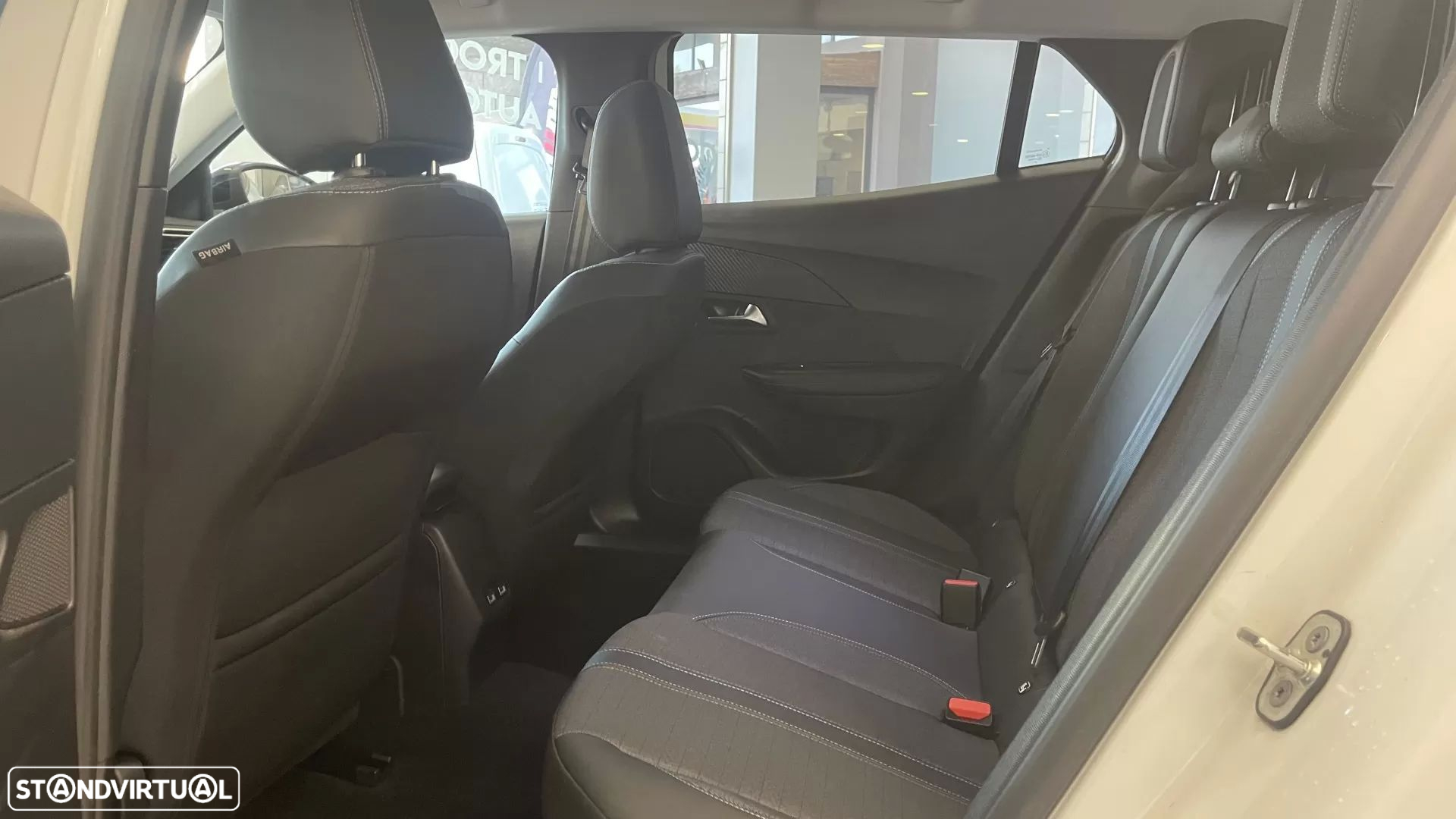 Peugeot 2008 1.2 PureTech Allure EAT8 - 16