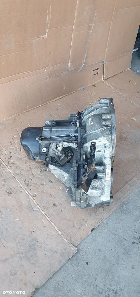 Skrzyni biegów Nissan Note E11 1.4 16V CE JHQ CG - 4