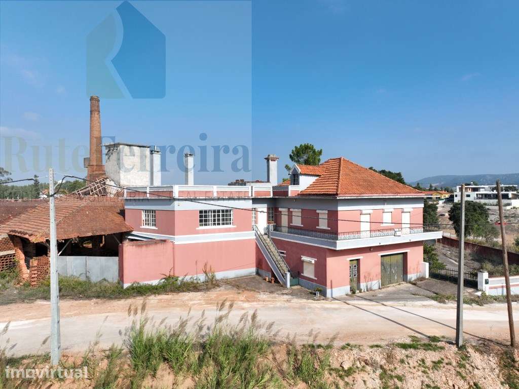 Terreno plano para a construção de 10 moradias, a 11km da A8 e vist... - Grande imagem: 5/5