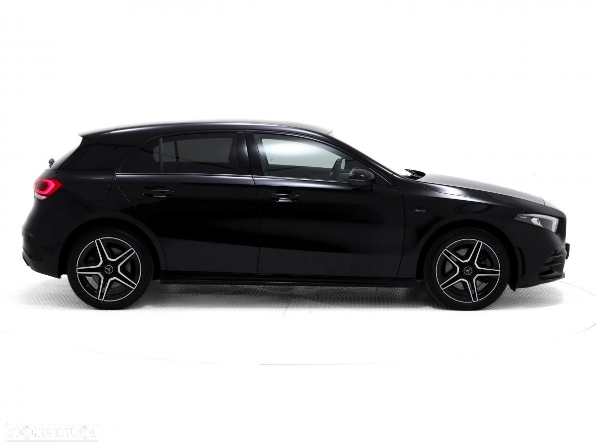 Mercedes-Benz A 250 e 8G-DCT AMG Line - 2