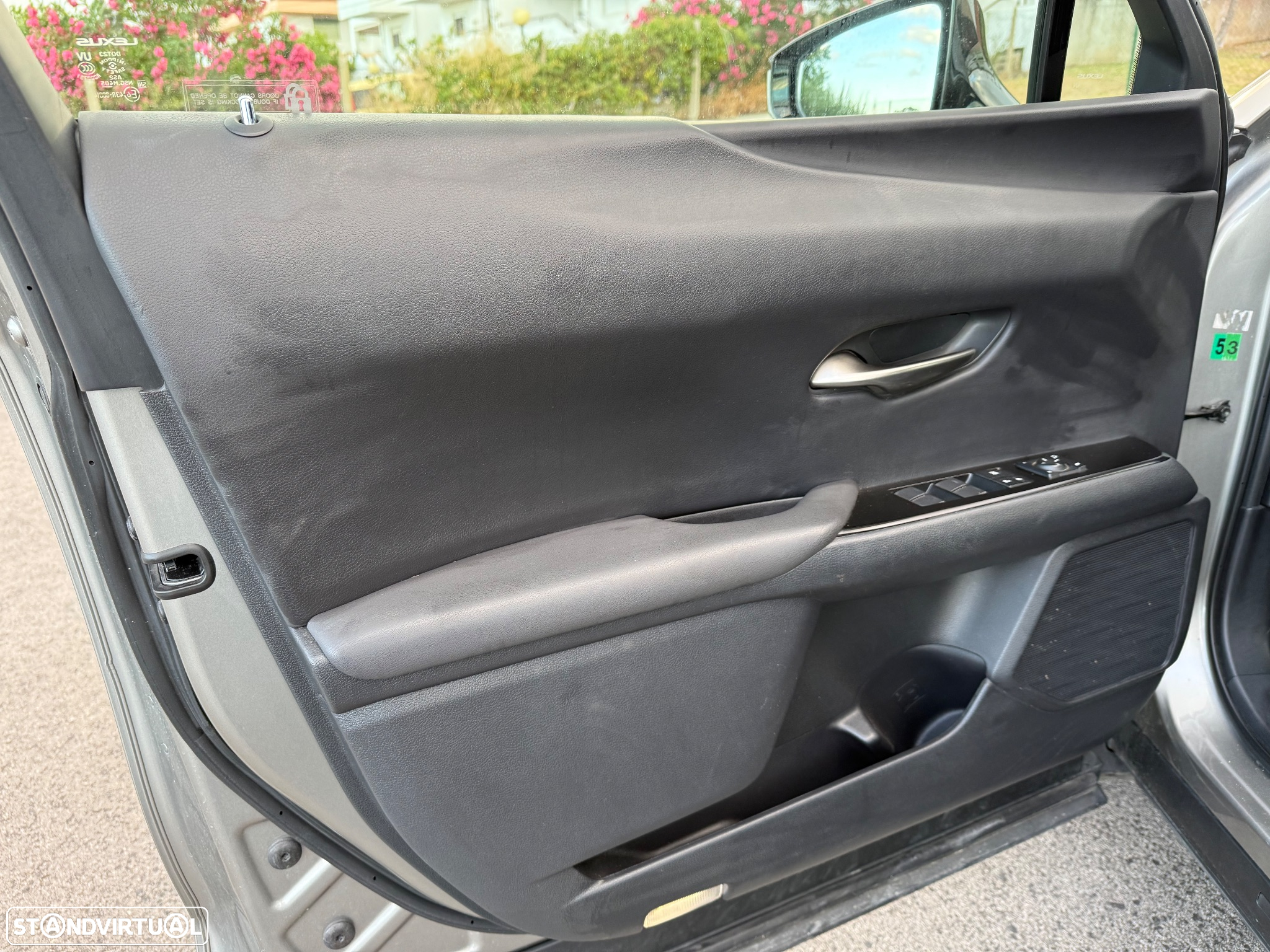 Lexus UX 250h Business - 16