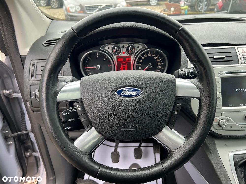 Ford Kuga 2.0 TDCi 2x4 Titanium - 31