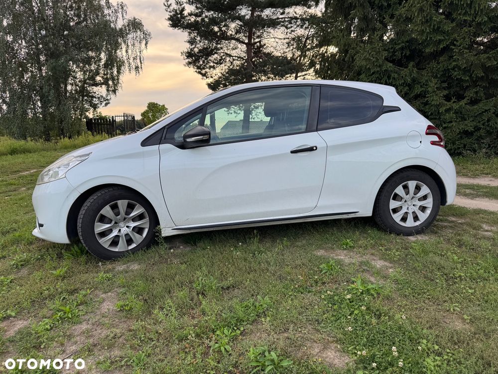Peugeot 208 - 1