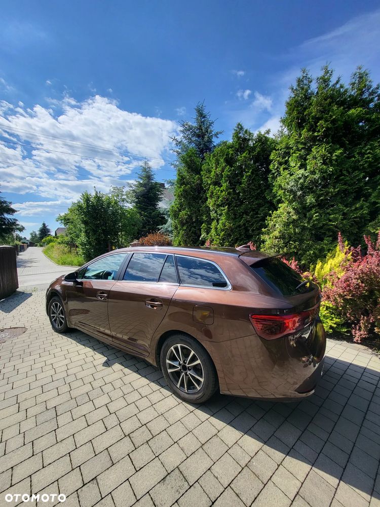 Toyota Avensis 1.8 Premium MS - 6
