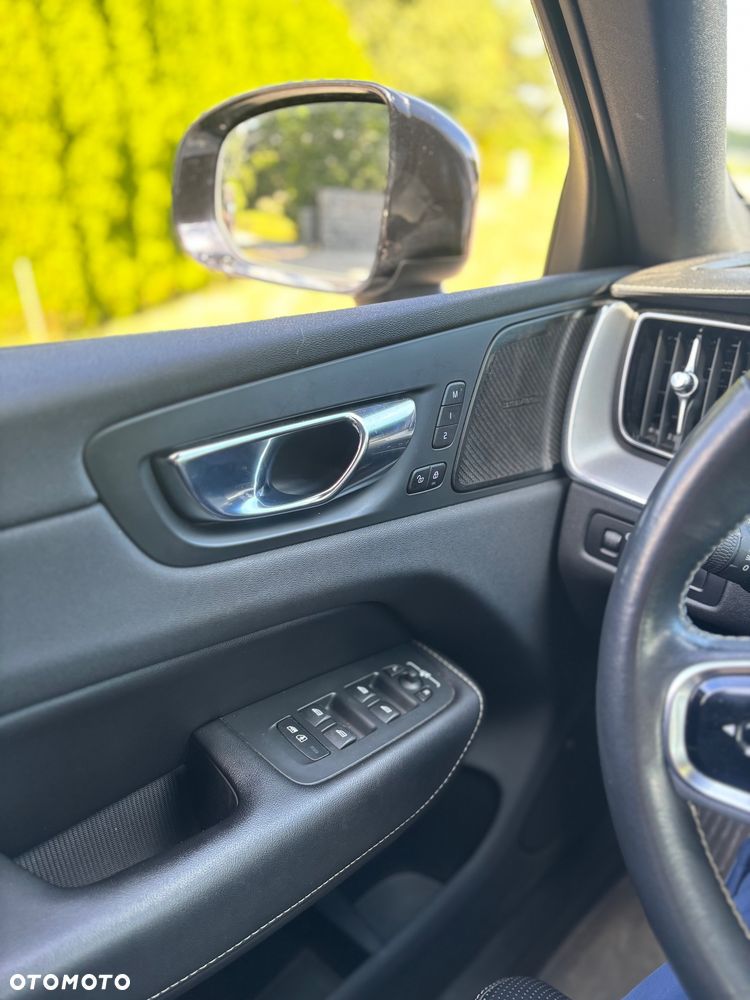 Volvo XC 60 T8 AWD Plug-In Hybrid R-Design - 18