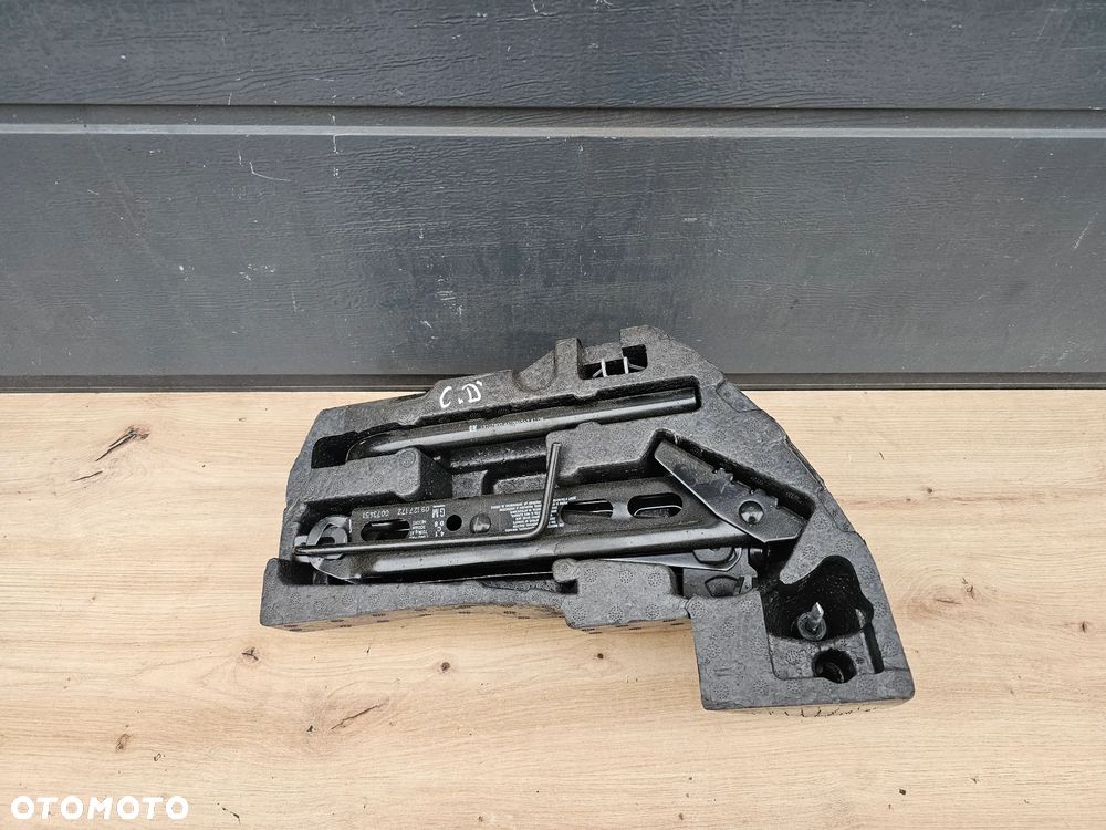 ZESTAW KLUCZ LEWAREK STYROPIAN SPINKA ŚRUBOKRĘT KPL ORYGINAŁ OPEL CORSA D - 4