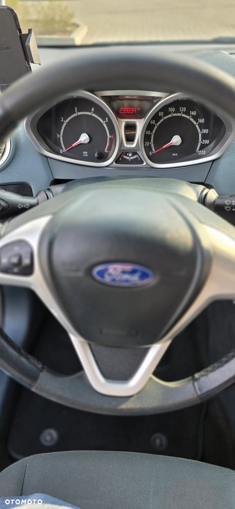 Ford Fiesta 1.4 Ghia - 8