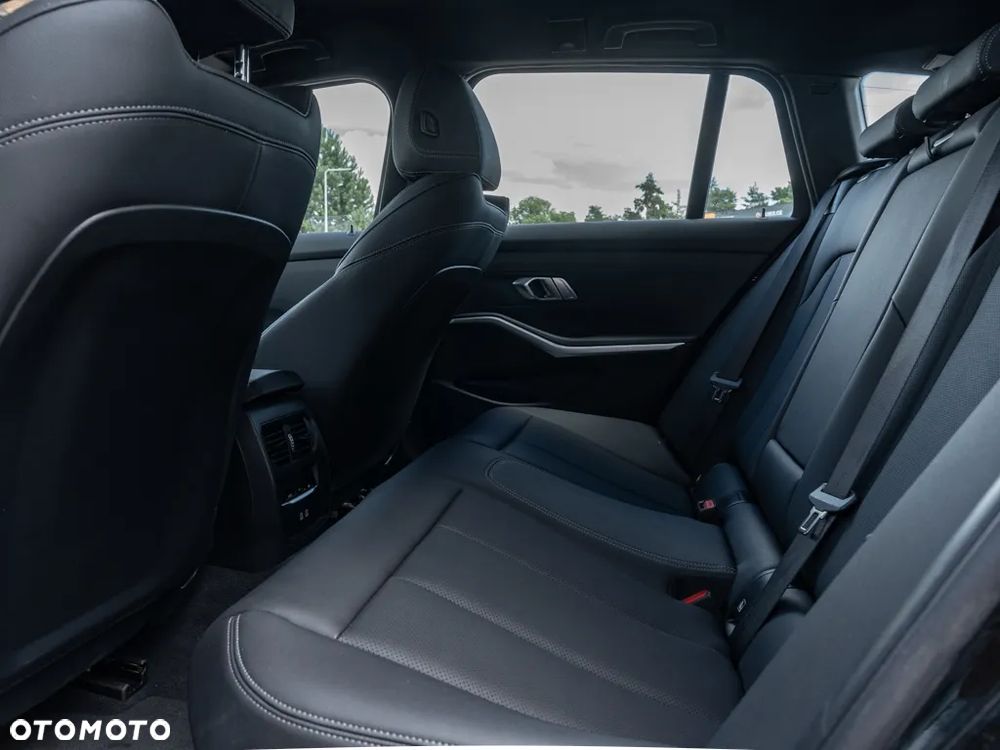 BMW Seria 3 318i - 13