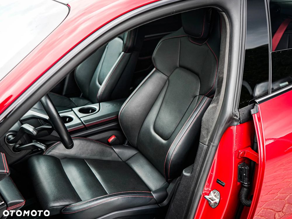 Porsche Taycan 4S - 26