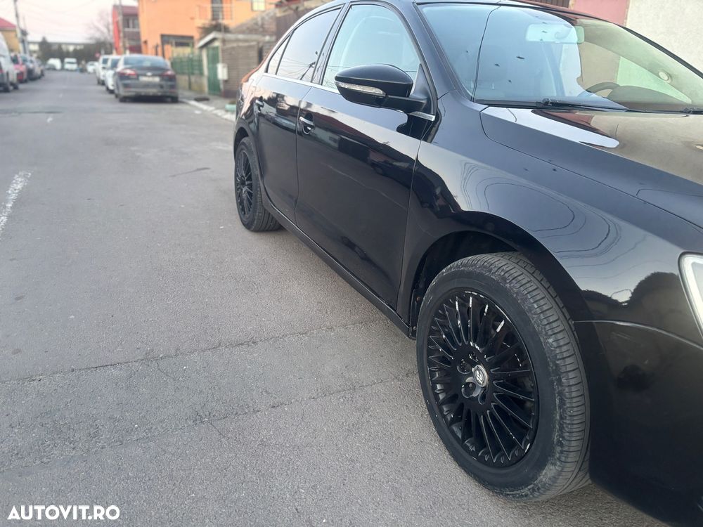 Volkswagen Jetta 2.0 TDI DSG Comfortline - 4