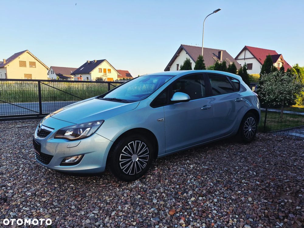Opel Astra 1.6 Design Edition - 1