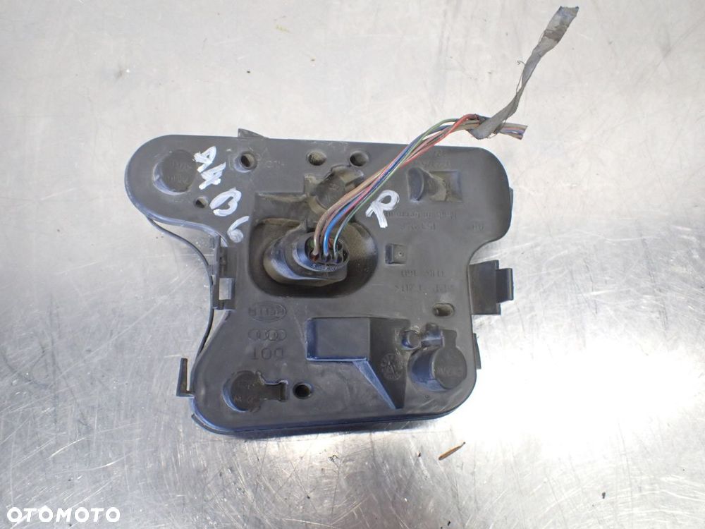 WKŁAD LAMPY PRAWY TYŁ AUDI A4 B6 1.9 - 3