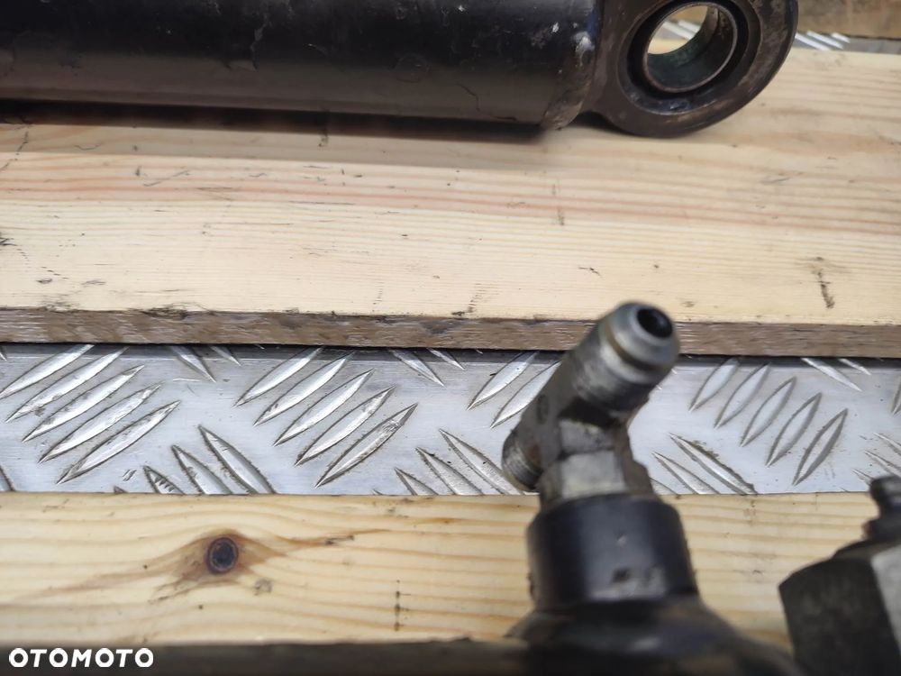 Siłownik skrętu osi Massey Ferguson 8170 - 10