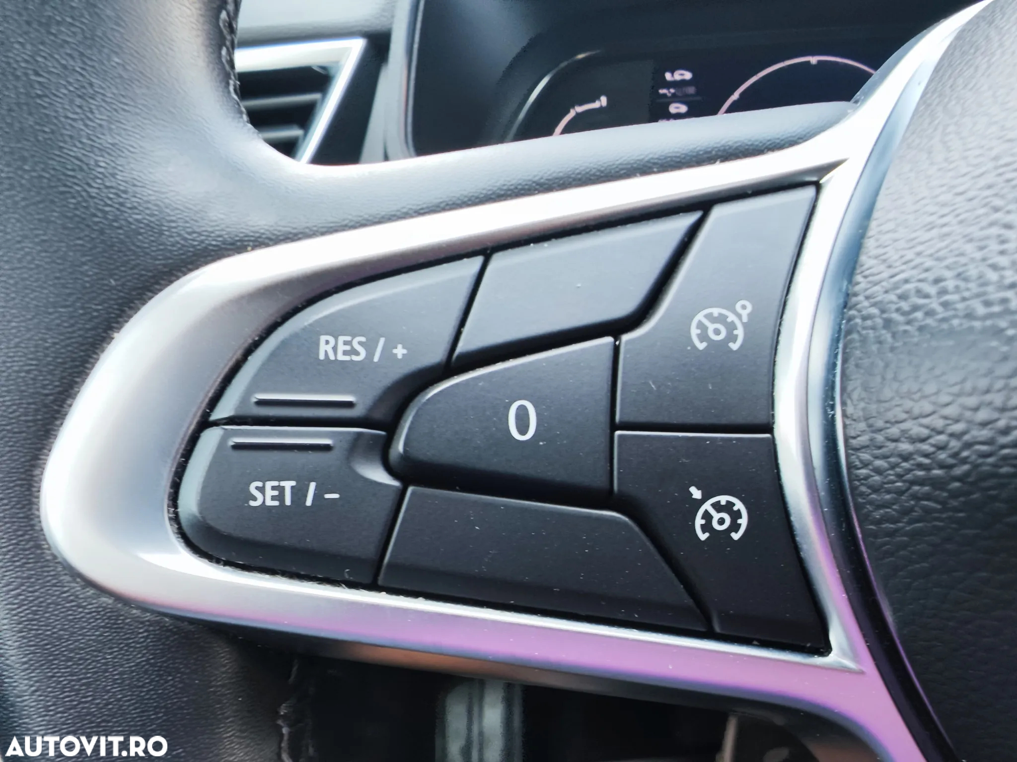 Renault Clio E-TECH Hybrid 140 ZEN - 24