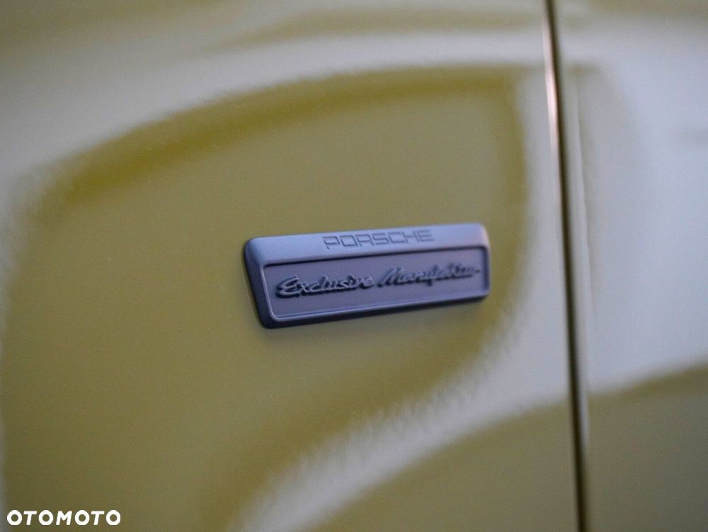 Porsche 911 Carrera T-Hybrid Spirit 70 - 12