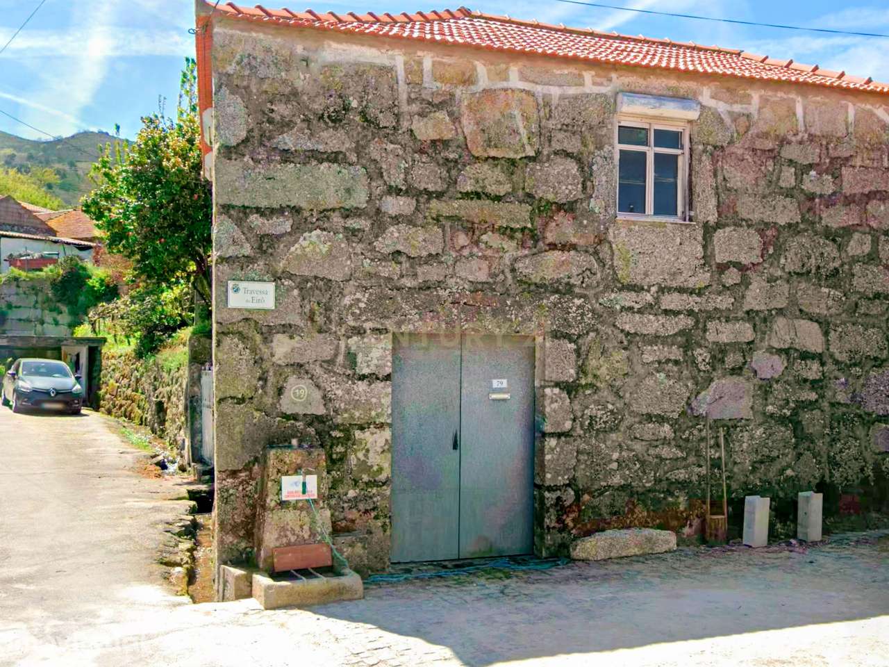 Casa Rústica em Pedra com quintal e arvores de fruta – Felgueiras, Re - Grande imagem: 2/15