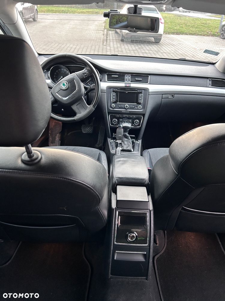 Skoda Superb 2.0 TDI DSG Elegance - 9