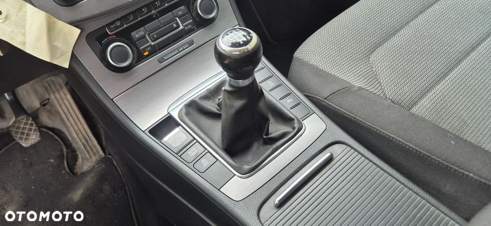 Volkswagen Passat - 24