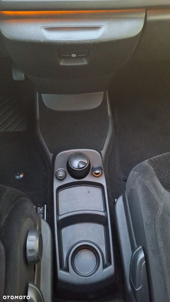 Citroën C4 Grand Picasso 2.0 16V EGS6 Exclusive - 24
