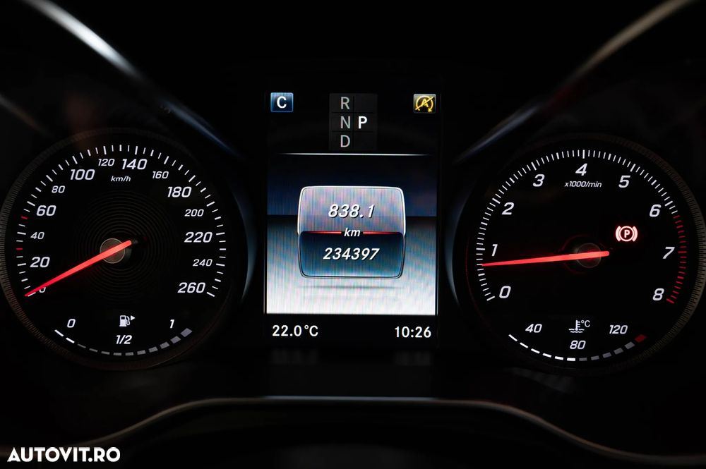 Mercedes-Benz GLC 250 4MATIC 9G-TRONIC AMG Line - 31