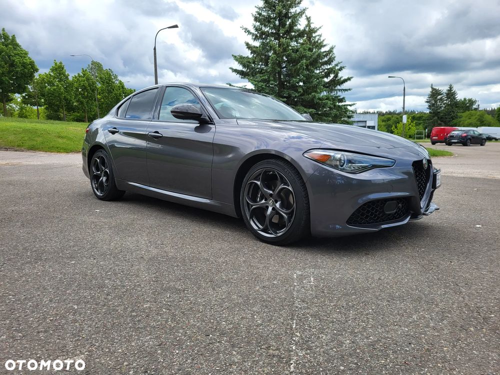 Alfa Romeo Giulia 2.0 Turbo 16V AT8-Q4 Veloce Ti - 2