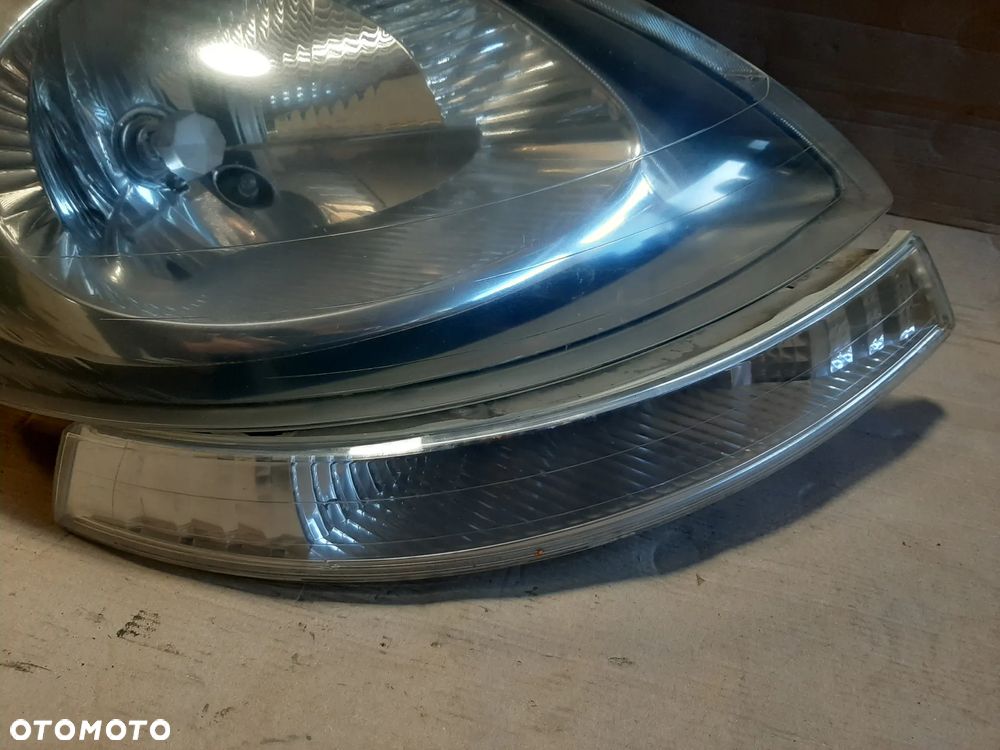 Lampa Nissan Primastar  prawy przód 07R - 2