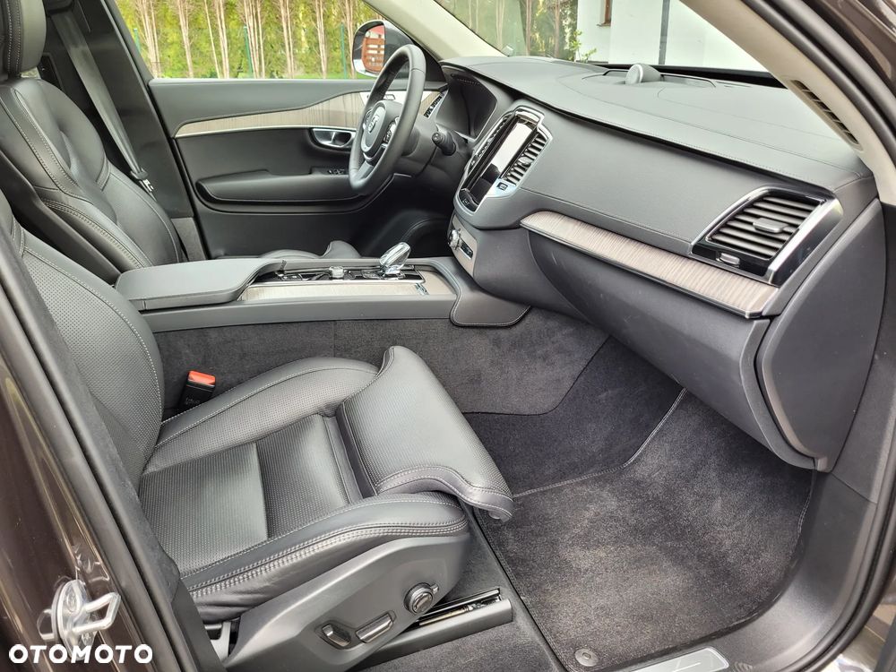 Volvo XC 90 T8 AWD Ultra Bright - 24