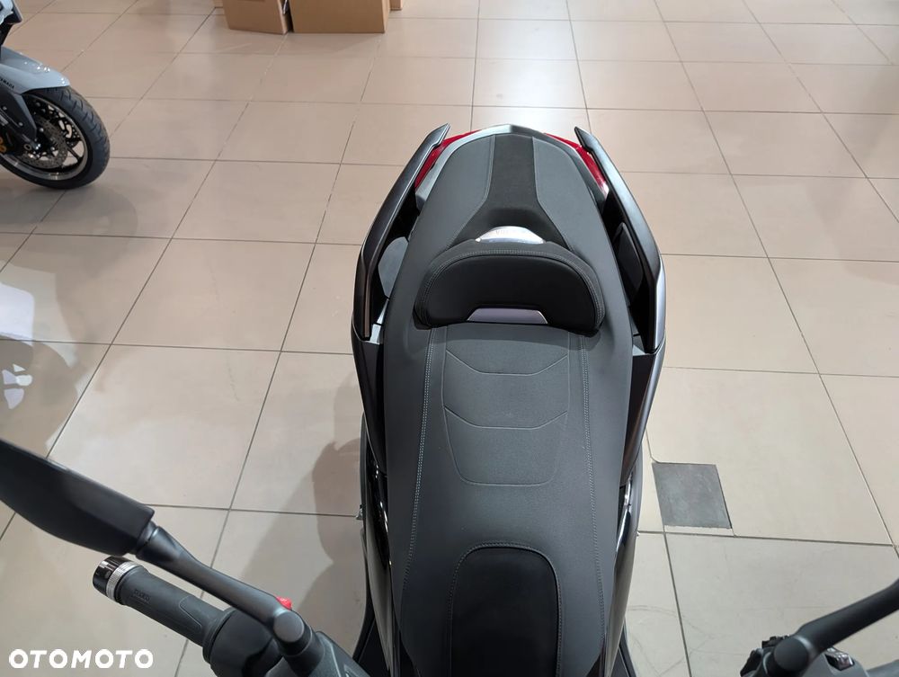 Yamaha X-max - 8