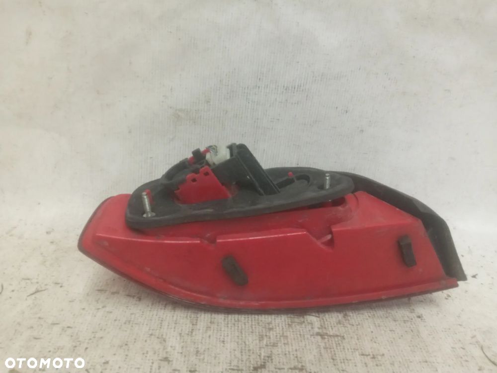 * LAMPA TYLNA PRAWA TYŁ PRAWO ALFA ROMEO 159 SEDAN - 4